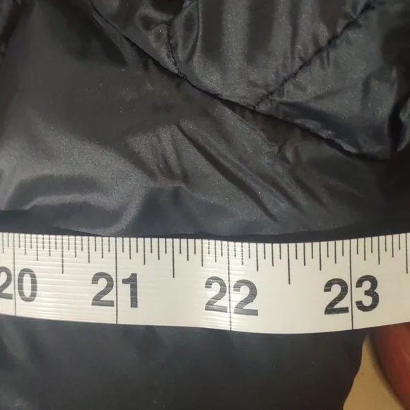 Dennis by Dennis Basso black quilted puffer jacket with faux fur trim EUC - Picture 12 of 16